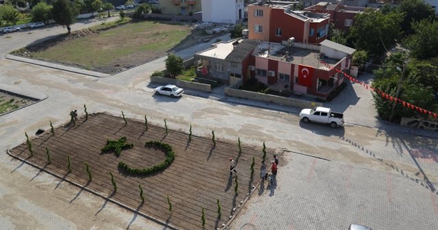 Şehidin evinin önüne Türk bayraklı çevre düzenlemesi