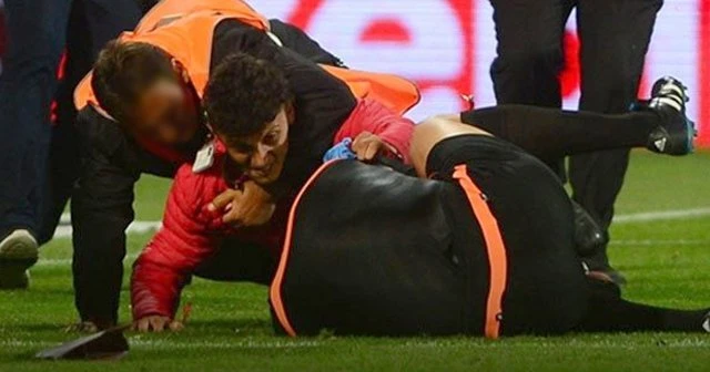 Seyirden men edilen taraftar maç izlerken yakalandı