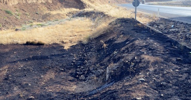 Sivil aracın geçişi sırasında mayın patladı, 2 ölü