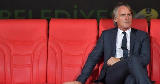 TT Arena'da Riekerink'e sürpriz