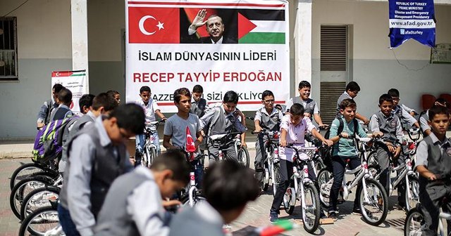 Türkiye&#039;den Gazzeli çocuklara bisiklet hediyesi