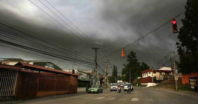 Turrialba yanardağı faaliyete geçti