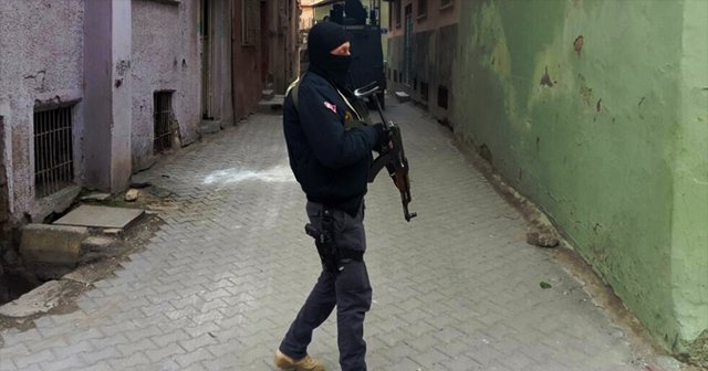 Van’da polis aracına bombalı saldırı