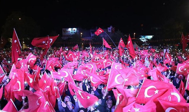 &#039;Demokrasi nöbetine&#039; katılan vatandaşlara hakarete soruşturma