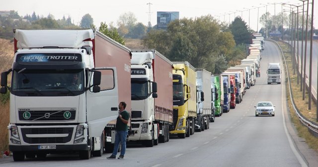 3 kilometre TIR kuyruğu