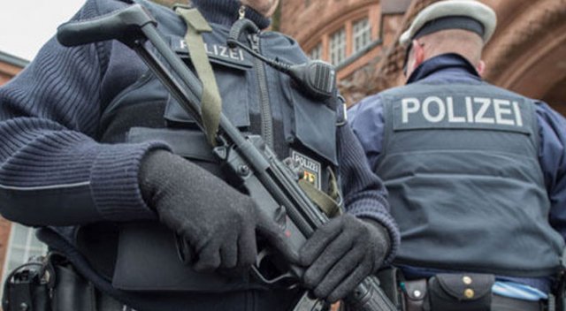 Almanya&#039;da Türklere polis şiddeti