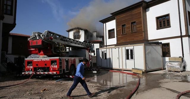 Ankara&#039;da tarihi konakta yangın