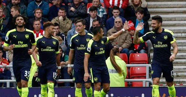 Arsenal Sunderland&#039;i farklı yendi