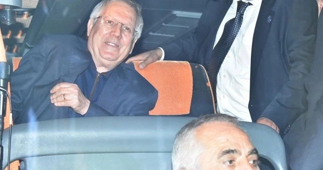 Aziz Yıldırım&#039;dan taraftara ilginç hareket