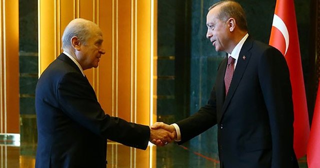 Bahçeli ilk defa 29 Ekim kutlaması için Cumhurbaşkanlığı Sarayı&#039;nda