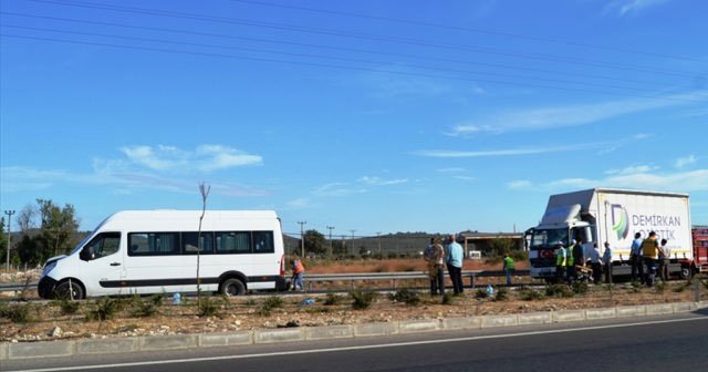 Balıkesir'de trafik kazası, 18 yaralı