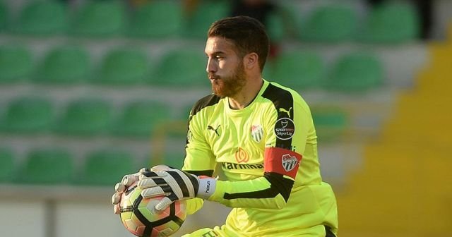 Bursaspor kaleci Harun&#039;un sözleşmesini uzattı