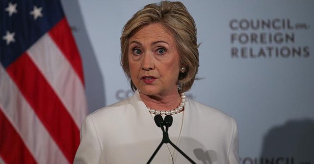 Clinton e-postalarıyla ilgili FBI&#039;a yeni soruşturma izni