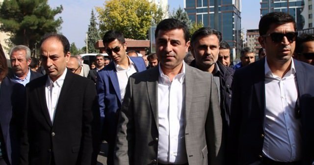 Demirtaş, şantaj ve tehditlerine devam ediyor