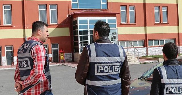 Denizli&#039;de FETÖ ile bağlantılı 30 şirkete kayyum atandı