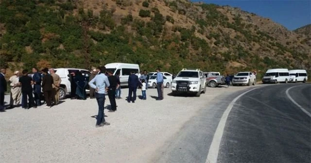 Düğün konvoyu kıl payı kurtuldu