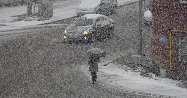 Erzurum ve Kars&#039;ta kar yağışı başladı