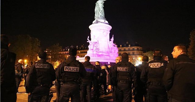 Fransa'da polisler yine izinsiz gösteri yaptı