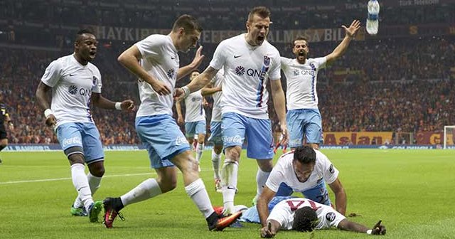Galatasaray kendi evinde Trabzonspor&#039;a kaybetti