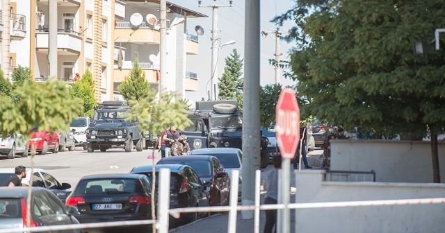 Gaziantep&#039;te canlı bomba kendini patlattı! 3 polis şehit