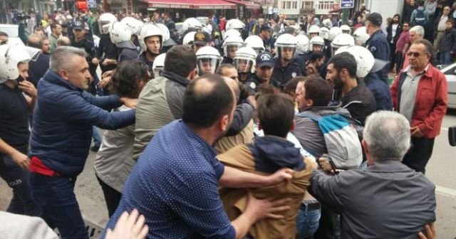 İzinsiz gösteriye polis müdahalesi!