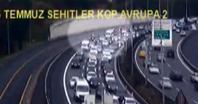 Motorize polislerine çarpma anı kamerada