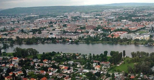 Nehre düşen Avusturyalıyı sığınmacılar kurtardı
