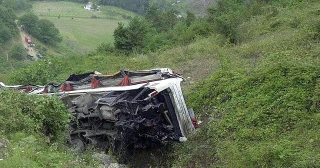 Otobüs uçuruma yuvarlandı! 22 ölü