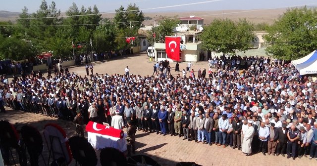 Özel harekat polisi gözyaşlarıyla toprağa verildi