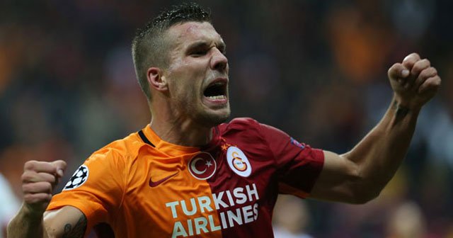 Podolski&#039;den Fenerbahçe&#039;ye gönderme