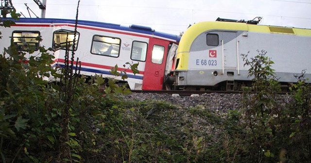 Sakarya&#039;da iki tren çarpıştı: 3 yaralı