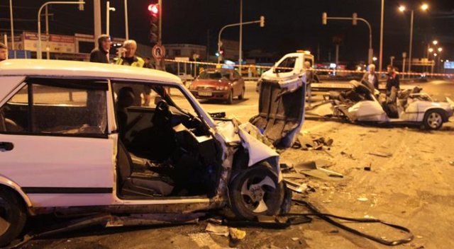 Sakarya&#039;da zincirleme kaza, 3 ölü