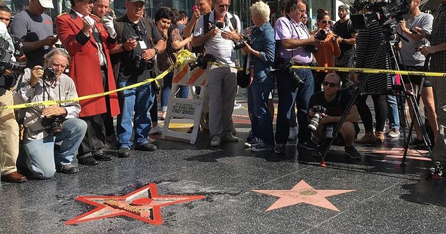 Trump&#039;ın Şöhretler Kaldırımı&#039;ndaki yıldızına saldırı