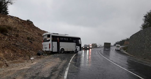 Tur midibüsü takla attı, 21 yaralı