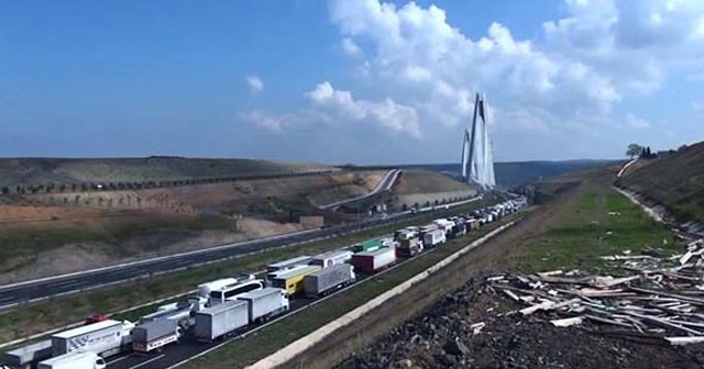 Yavuz Sultan Selim Köprüsü’ndeki çalışma trafiği kilitledi