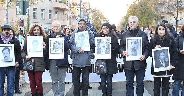 Almanya&#039;da ırkçılığa karşı protesto