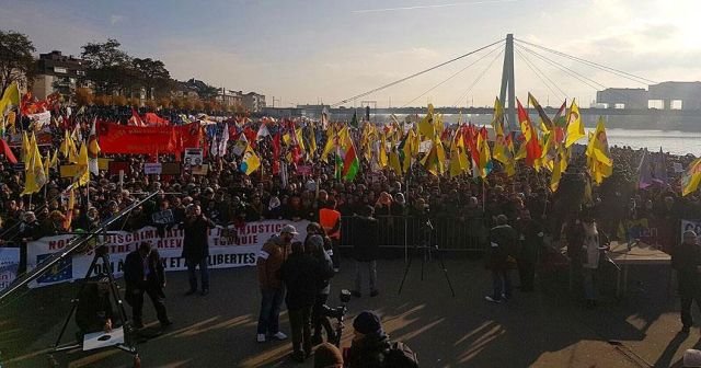 Almanya&#039;da PKK yandaşları polise saldırdı