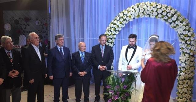 Bakan Mehmet Özhaseki nikah şahitliği yaptı