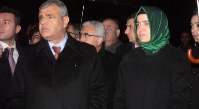 Bakan Sayan'dan olay yerinde açıklamalar