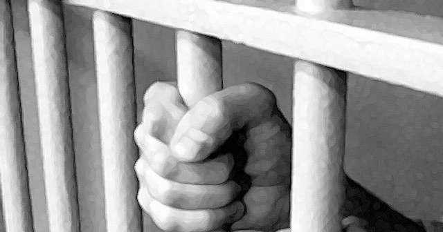 FETÖ’den tutuklu eşini ziyarete giden kadına ’şifre’ gözaltısı