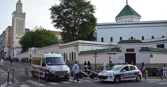 Fransa&#039;da camiye saldırı