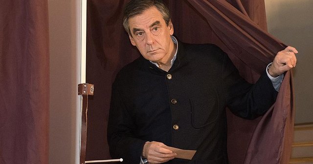 Fransa&#039;da merkez sağın cumhurbaşkanı adayı Fillon oldu