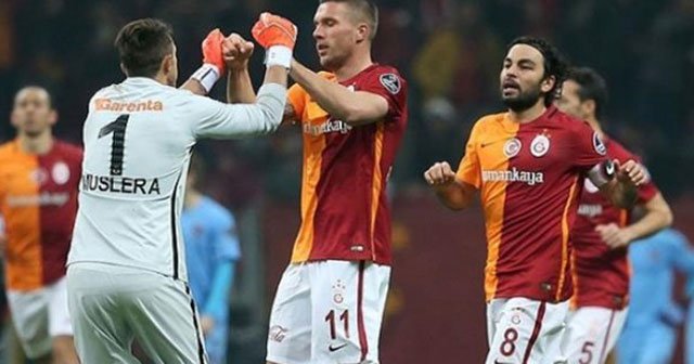 Galatasaray&#039;da Selçuk İnan ve Podolski rahatsızlandı