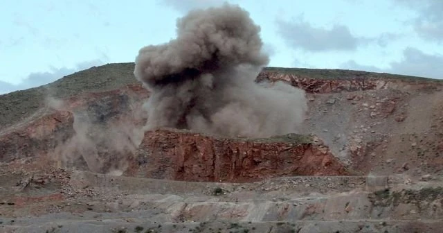 Hakkari'de bomba yüklü araç imha edildi