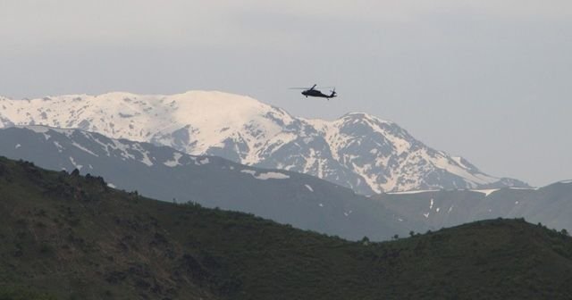 Hakkari Derecik&#039;te PKK hedeflerine bomba yağdı