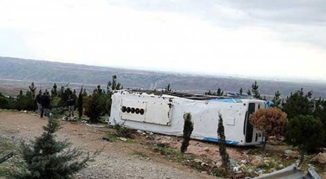 İran&#039;da otobüs kazası, 20 ölü