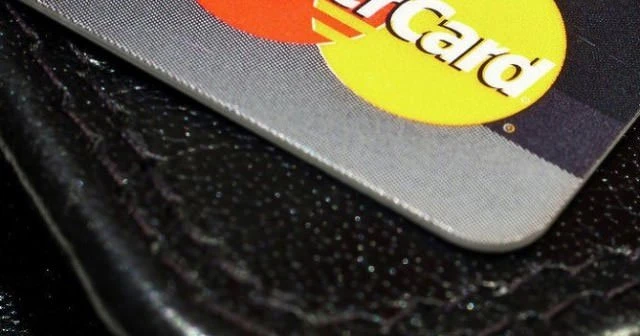 İş görüşmesinde patronun cüzdanını çaldı