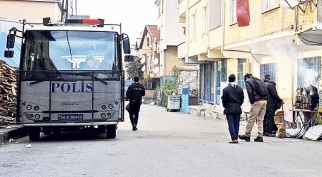 İstanbul Ataşehir&#039;de polis ve halk nöbette