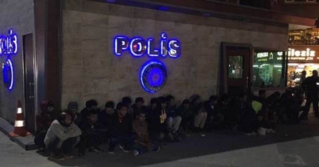 İstanbul&#039;da kaçak göçmen operasyonu: Çok sayıda gözaltı var