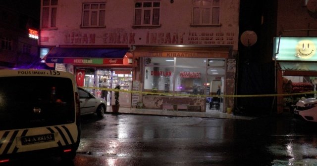 İstanbul&#039;da kahvehaneye silahlı saldırı, 4 yaralı